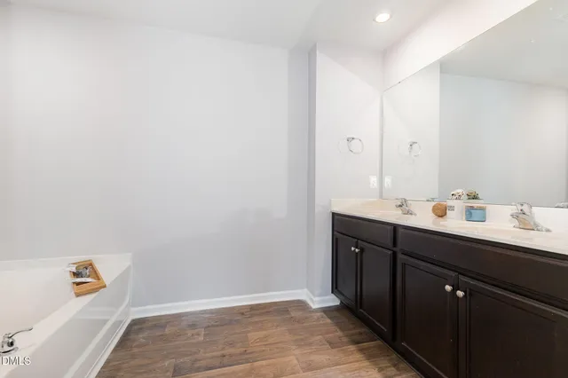 a view of a ceiling fan and entryway