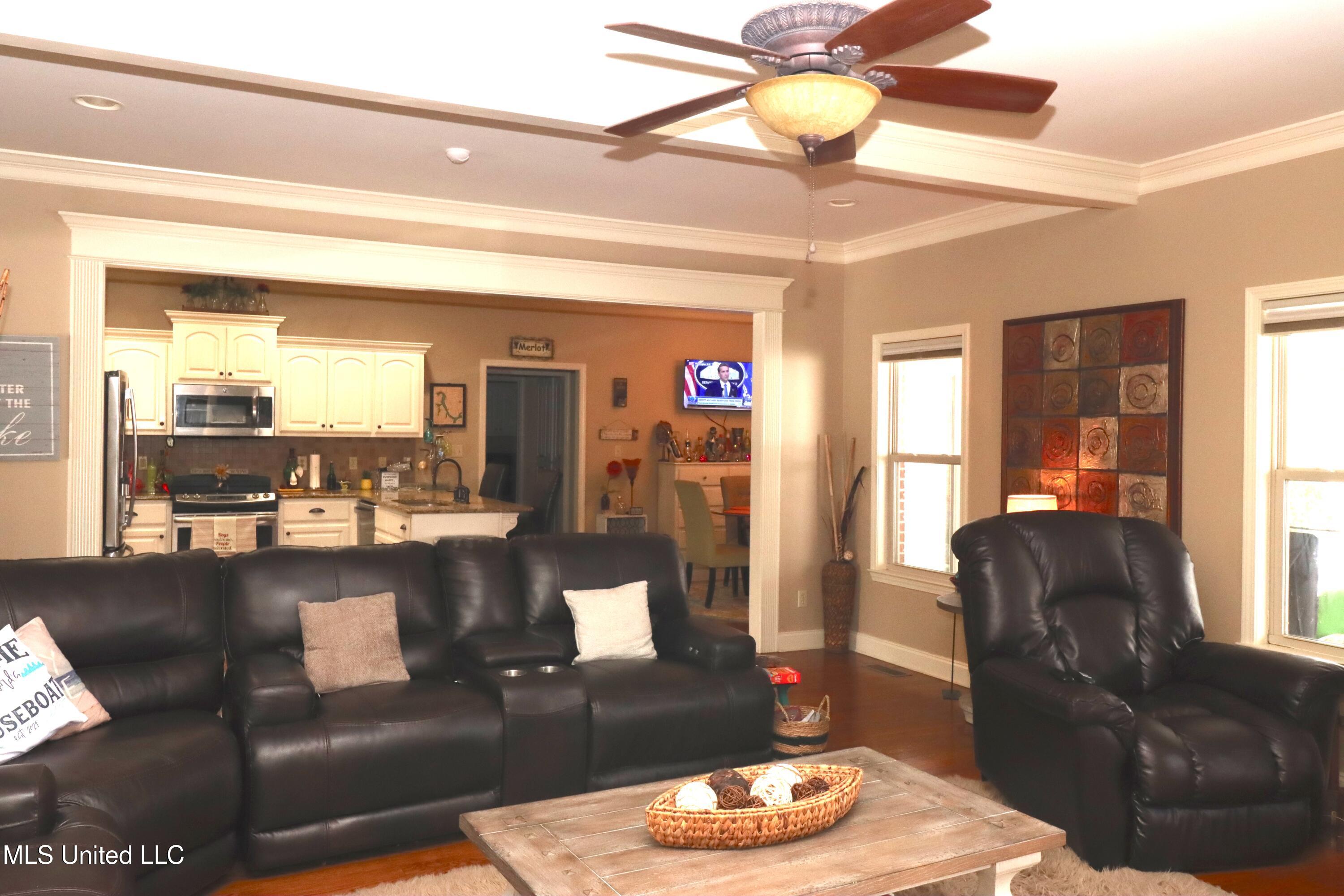 211 Glenmore Street Corinth, MS 38834 - Photo 13 of 46 Great Room