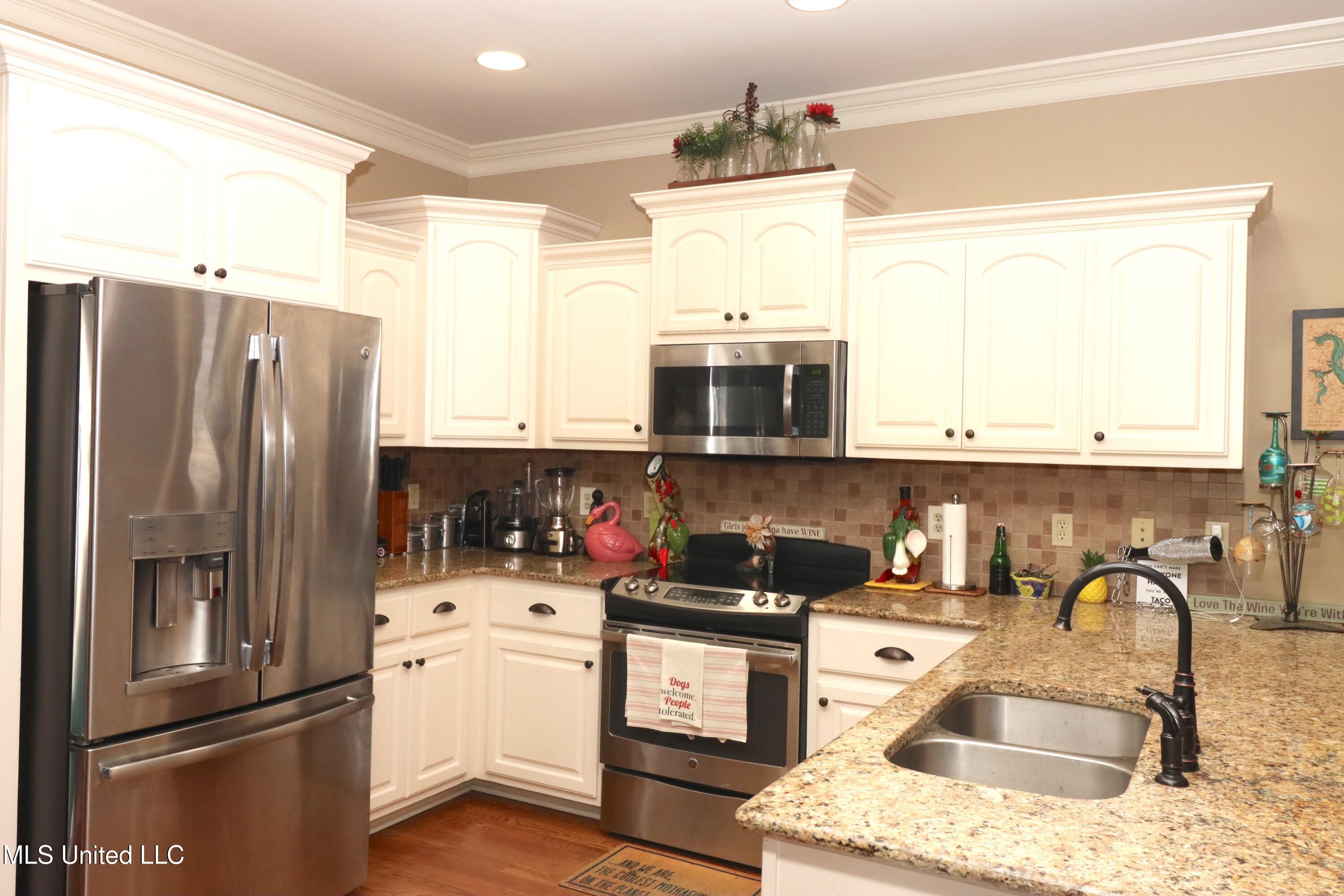 211 Glenmore Street Corinth, MS 38834 - Photo 14 of 46 Kitchen