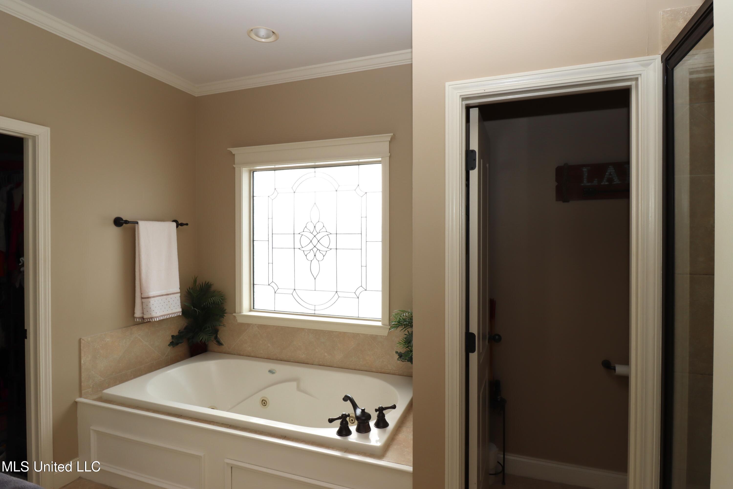 211 Glenmore Street Corinth, MS 38834 - Photo 23 of 46 Primary bath