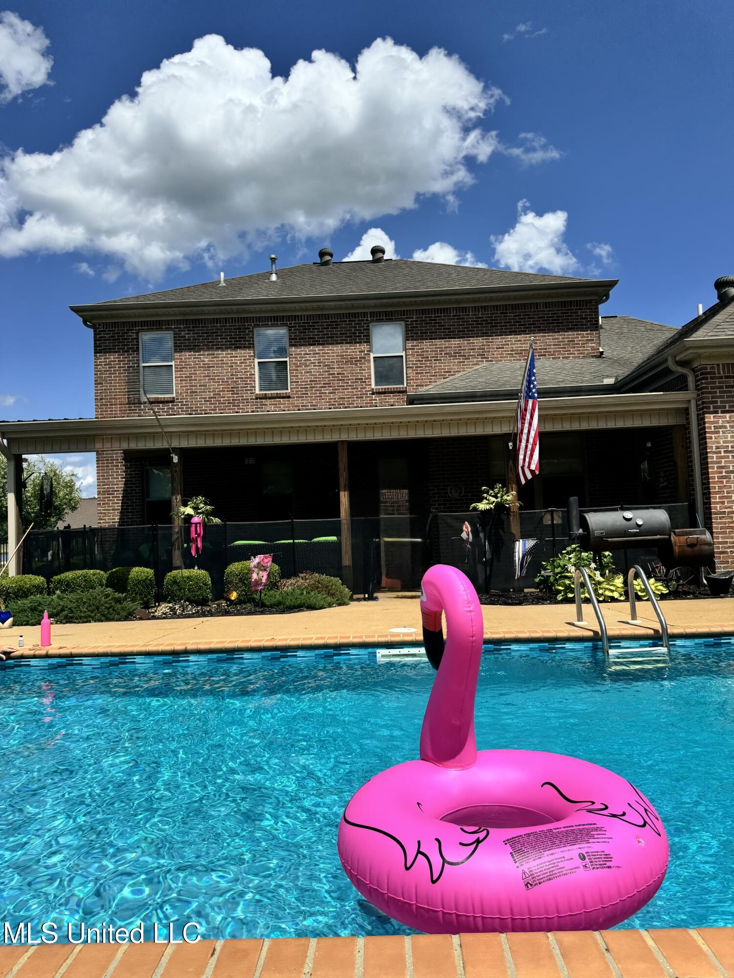 211 Glenmore Street Corinth, MS 38834 - Photo 4 of 46 211 summer pool