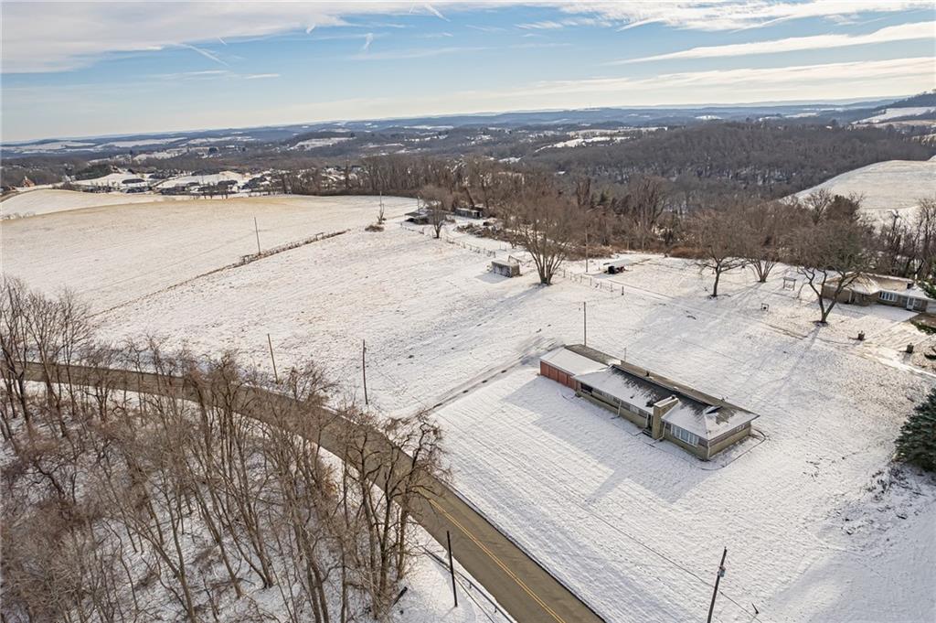 1316 Ridge Road Belle Vernon, PA 15012 - Photo 3 of 21 a view of a terrace with skyline