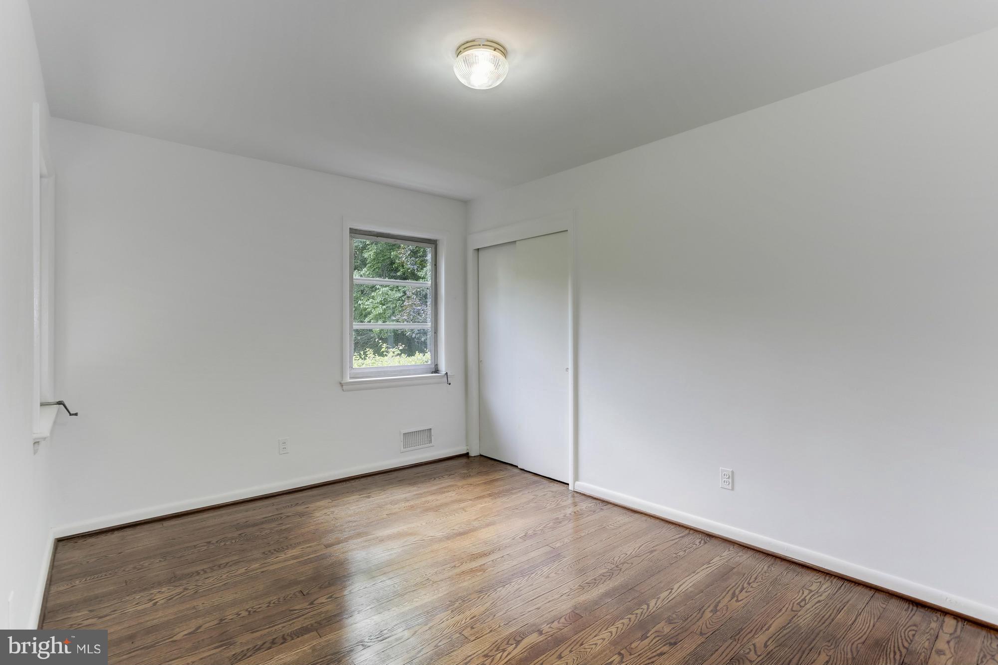 2526 Carrollton Road Annapolis, MD 21403 - Photo 22 of 30 Bedroom 3