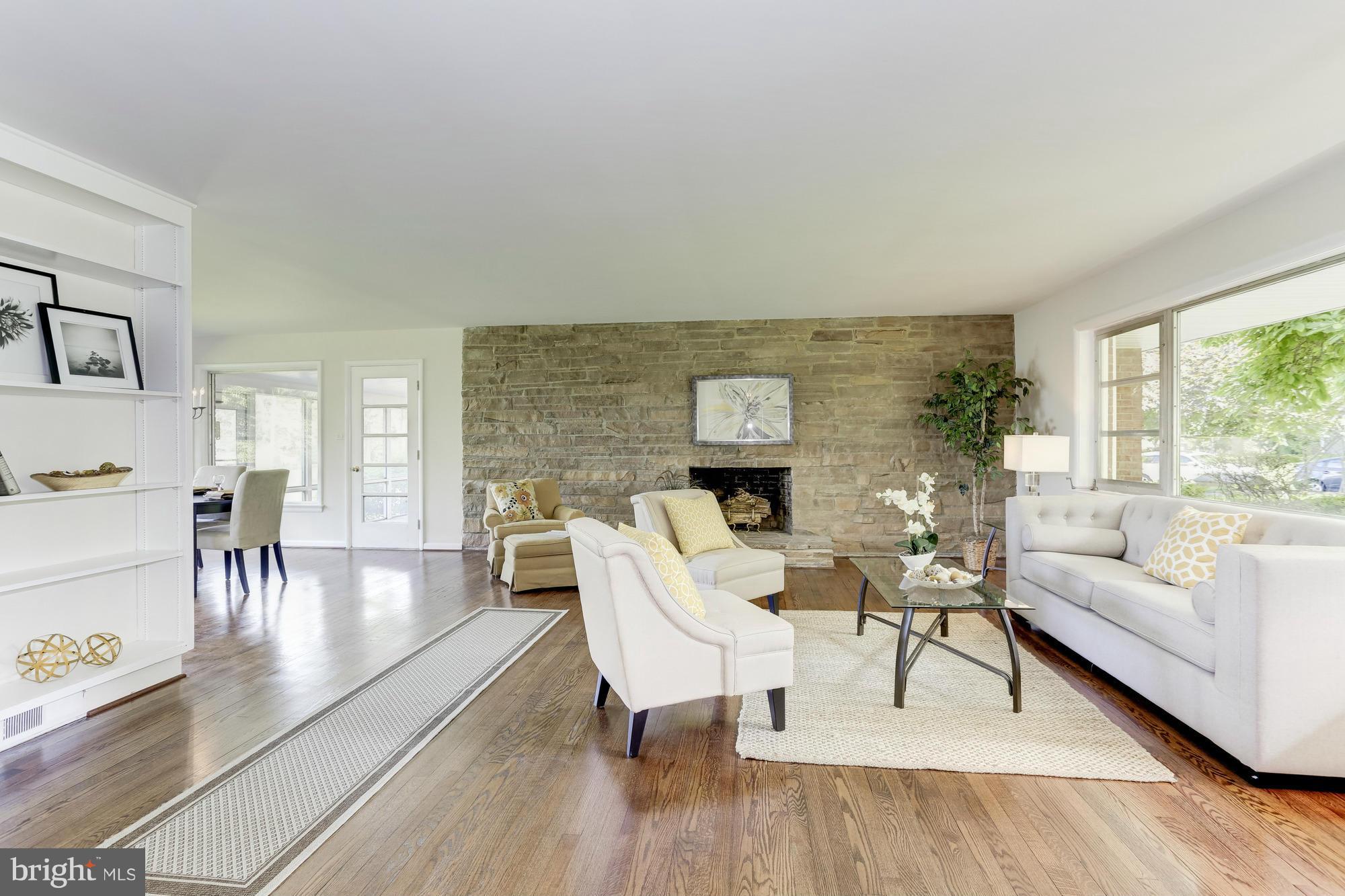 2526 Carrollton Road Annapolis, MD 21403 - Photo 5 of 30 Living Room