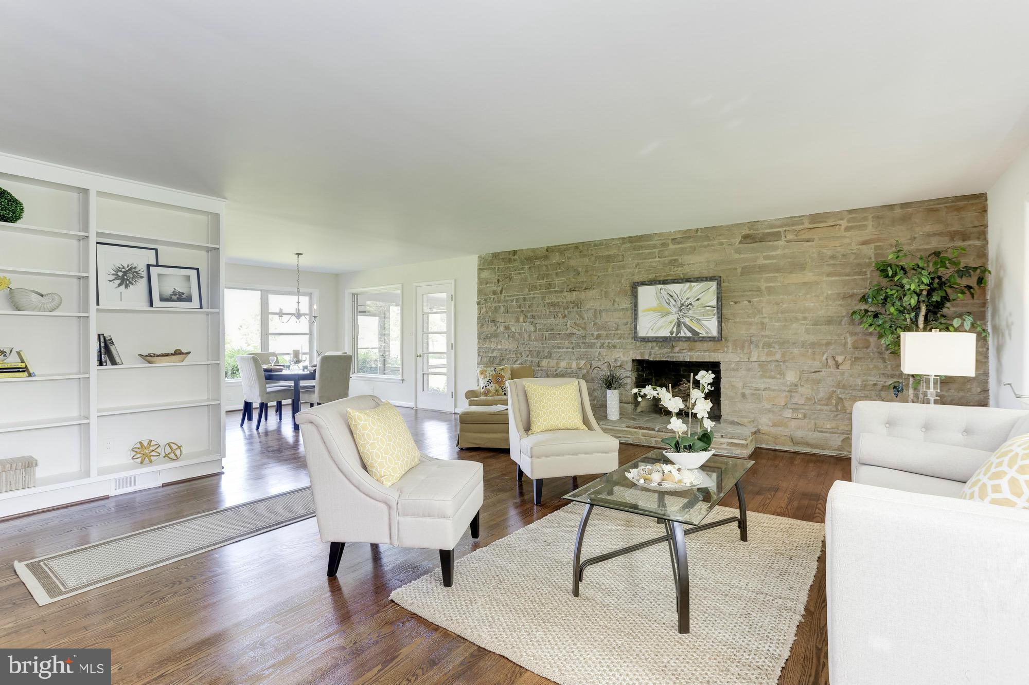 2526 Carrollton Road Annapolis, MD 21403 - Photo 6 of 30 Living Room