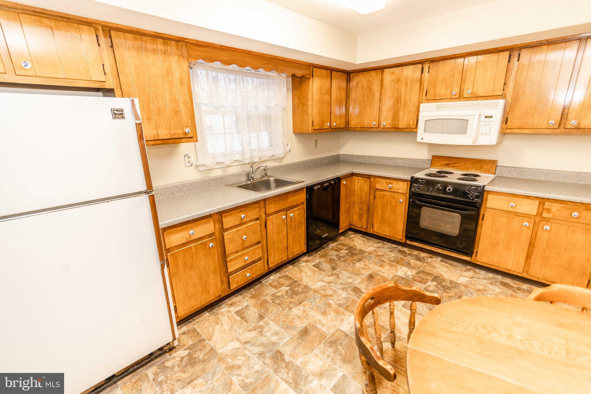 223 Wells Lane Springfield, PA 19064 - Photo 11 of 27 Kitchen