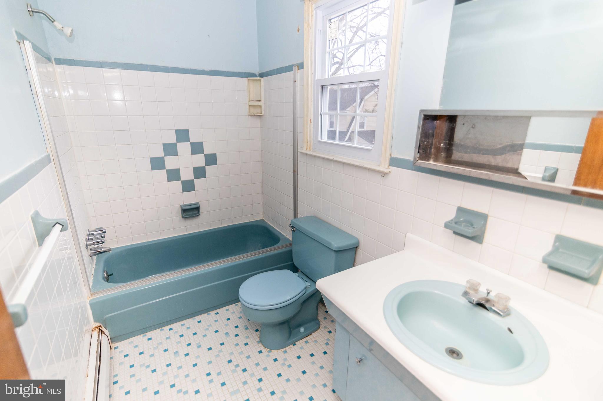 223 Wells Lane Springfield, PA 19064 - Photo 21 of 27 Full bath