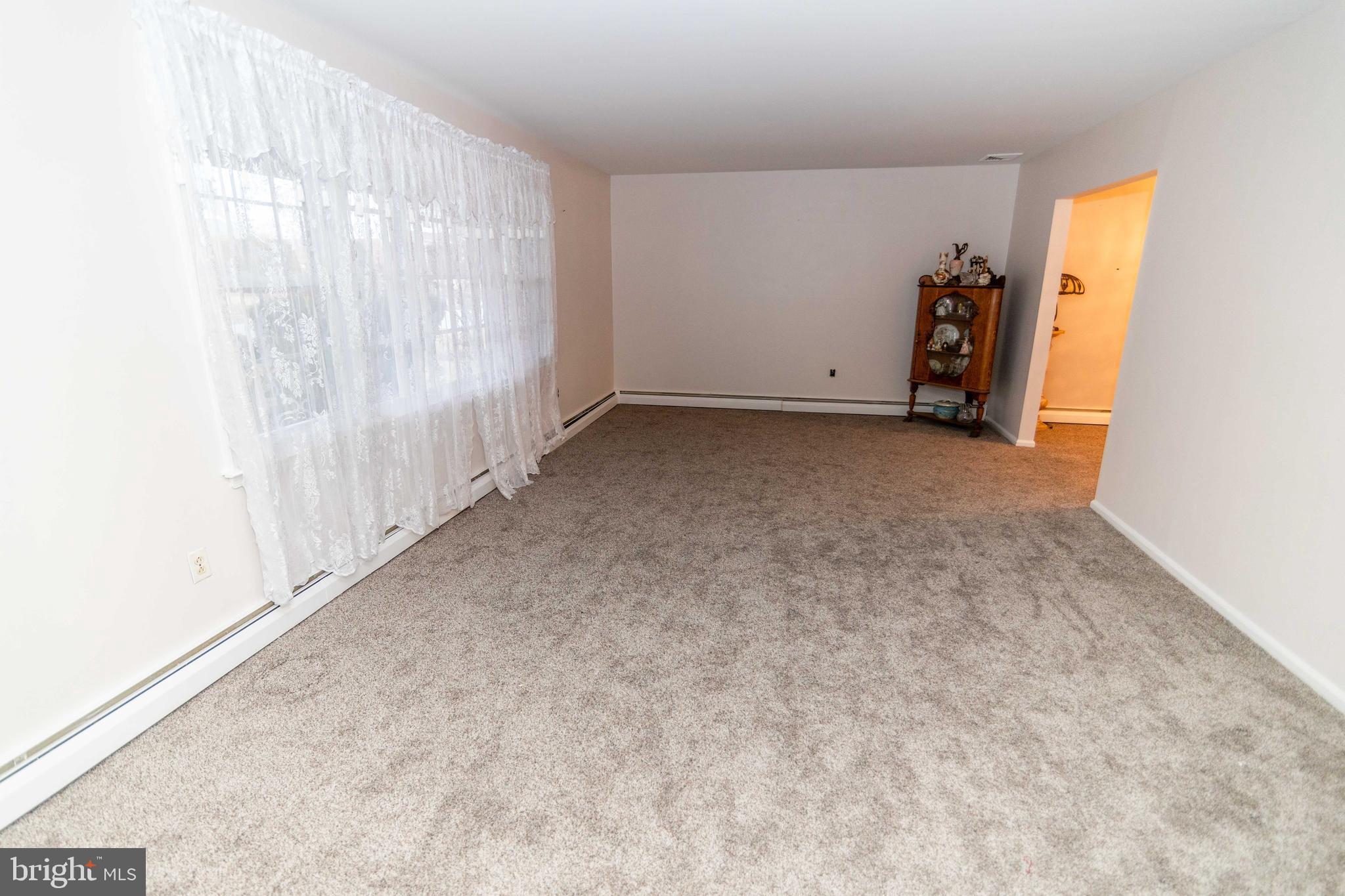 223 Wells Lane Springfield, PA 19064 - Photo 4 of 27 Living Room