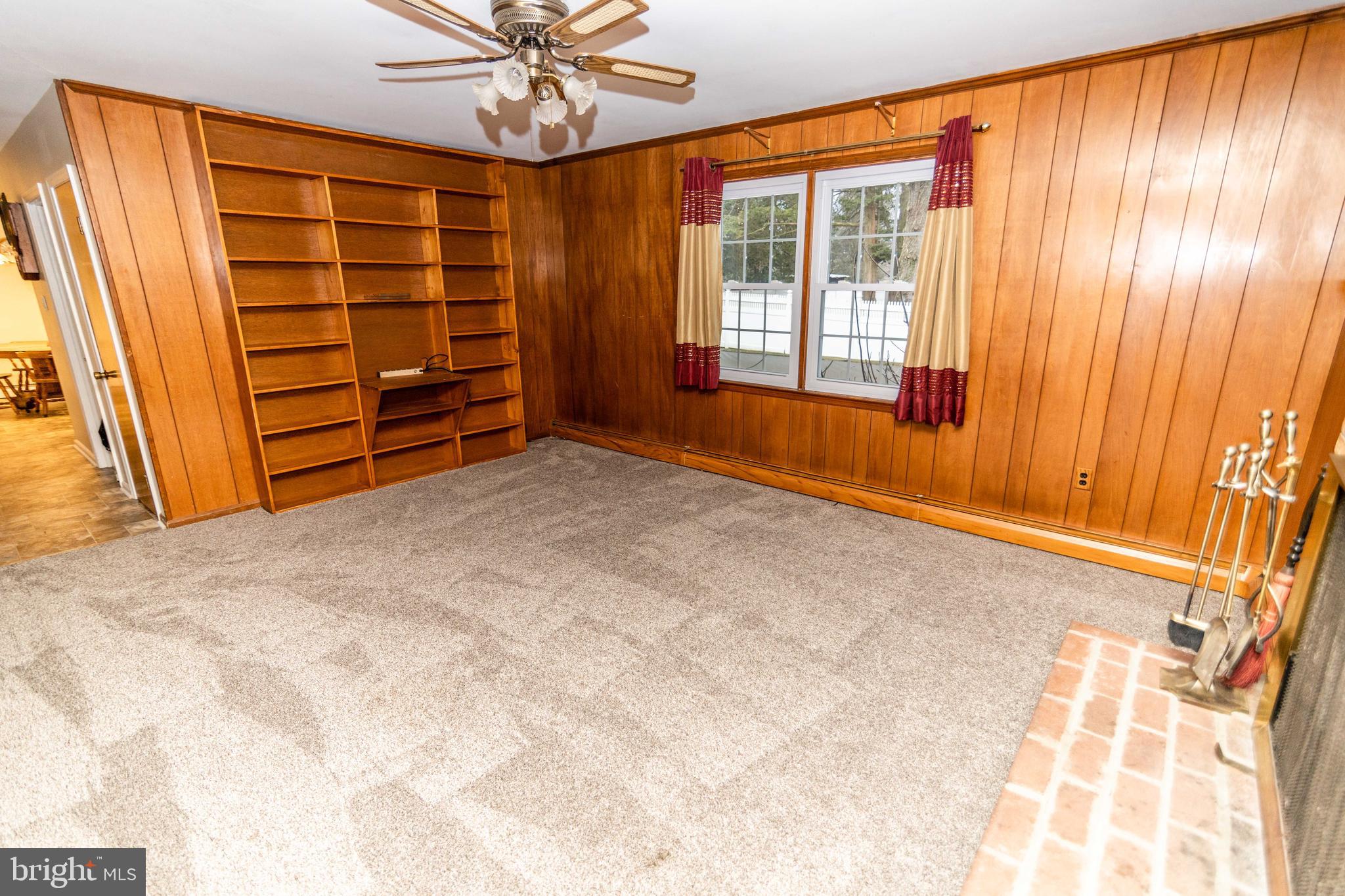 223 Wells Lane Springfield, PA 19064 - Photo 9 of 27 Family Room with builtins