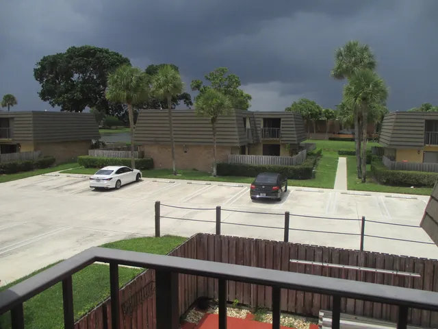 $2,000 | 724 7th Way, West Palm Beach, FL 33407