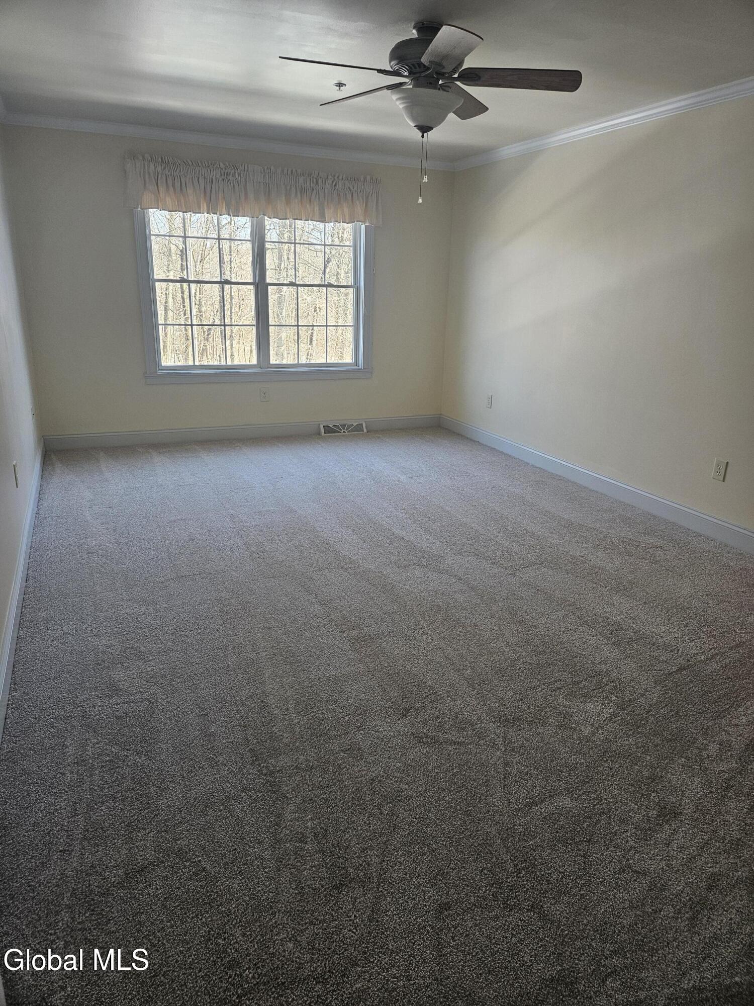 2370 Nott Street East Schenectady, NY 12309 - Photo 6 of 8 Primary Bedroom