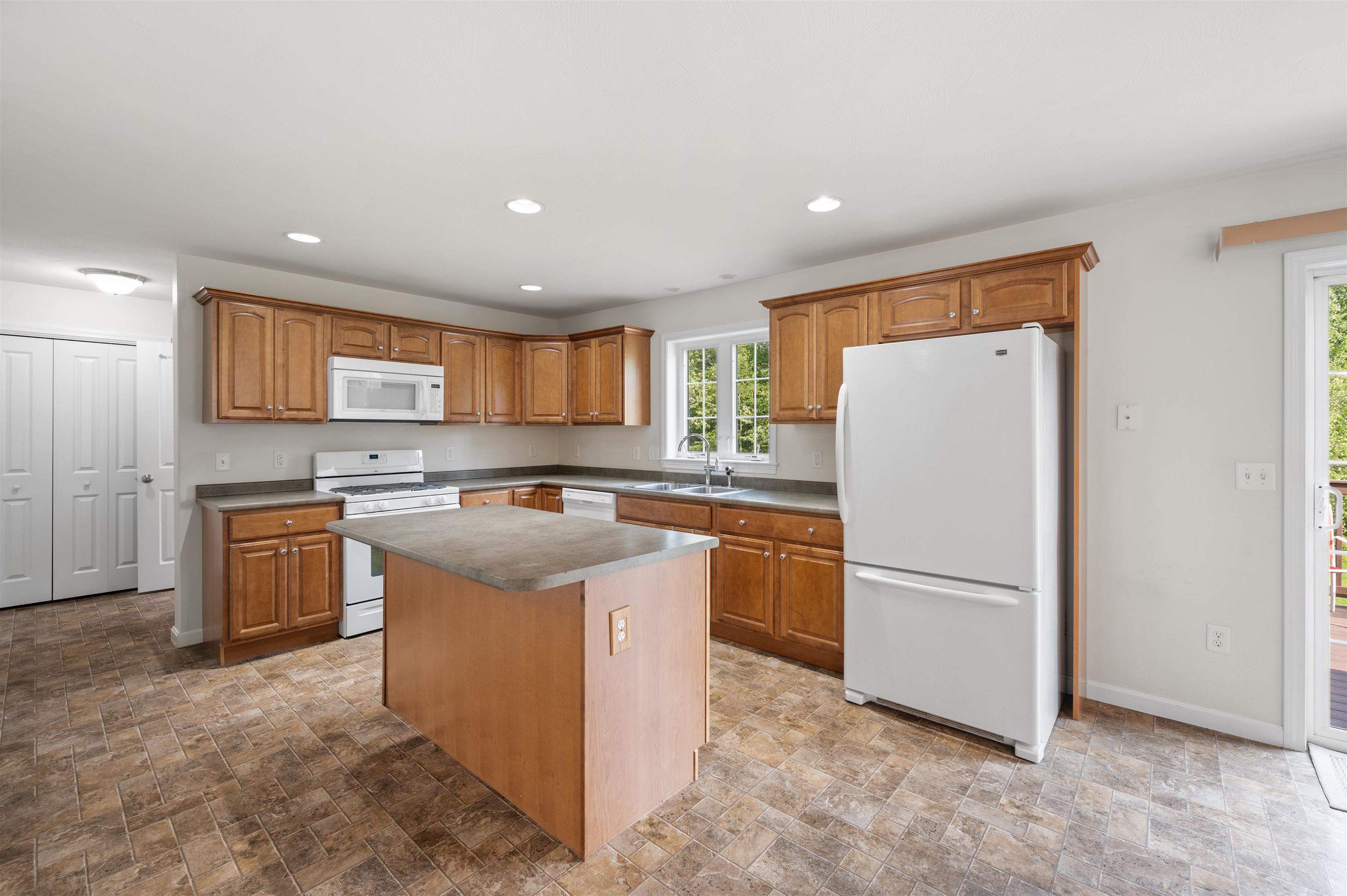 25 Morgan Drive Epping, NH 03042 - Photo 7 of 43