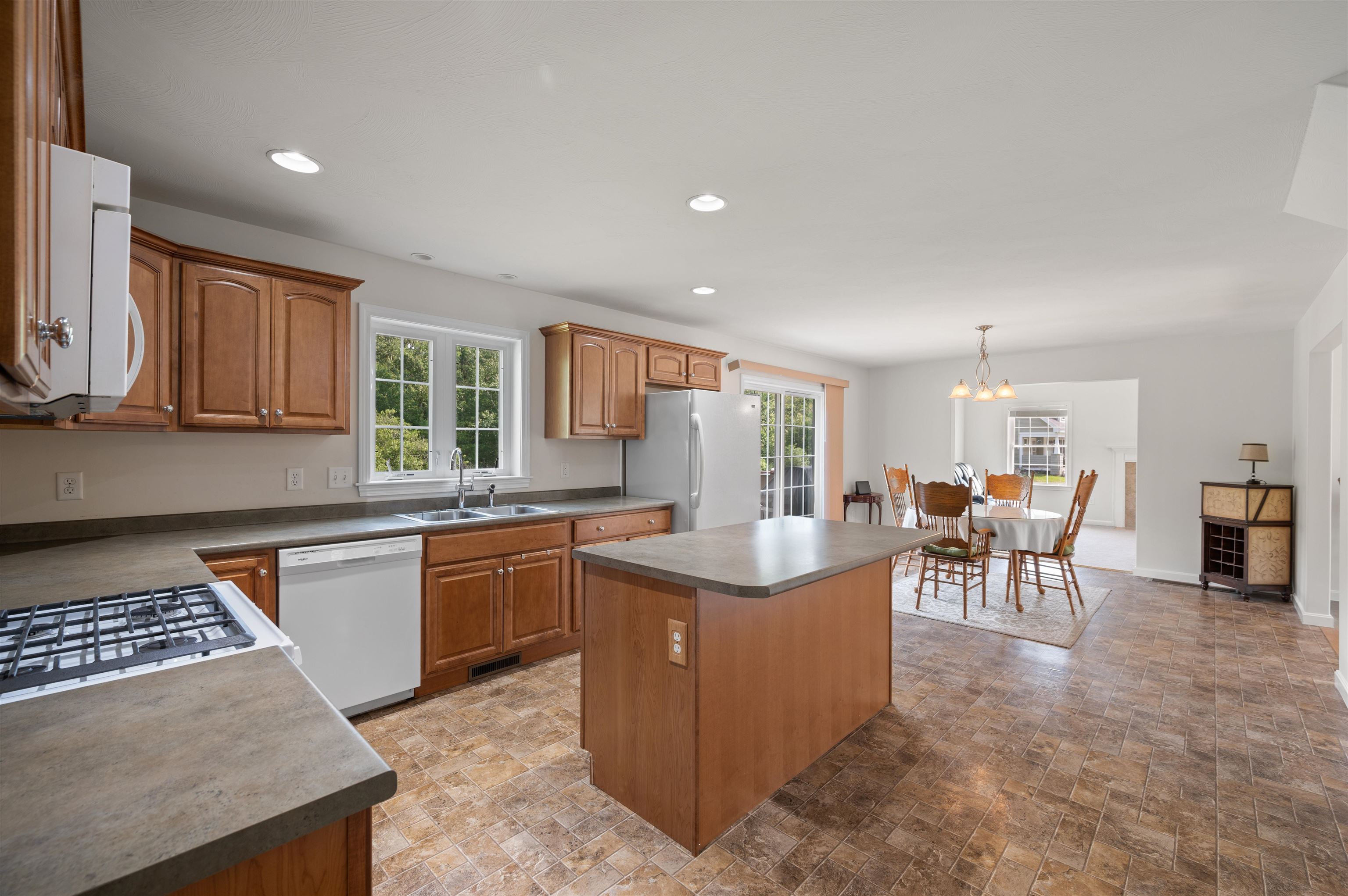 25 Morgan Drive Epping, NH 03042 - Photo 9 of 43