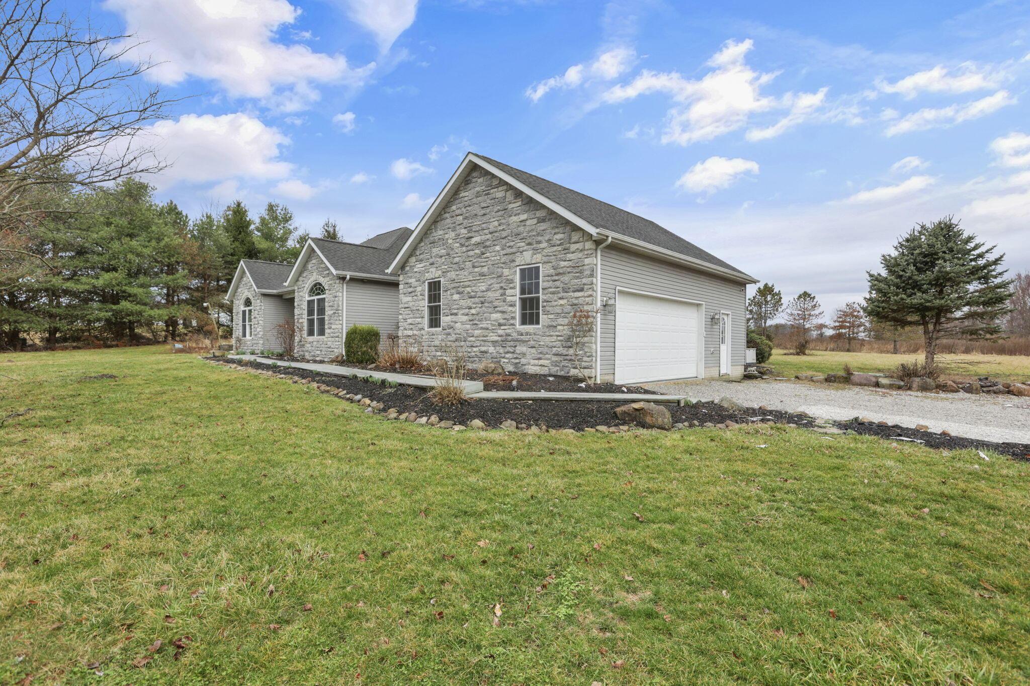 5706 Gale Road Southwest Pataskala, OH 43062 - Photo 2 of 69