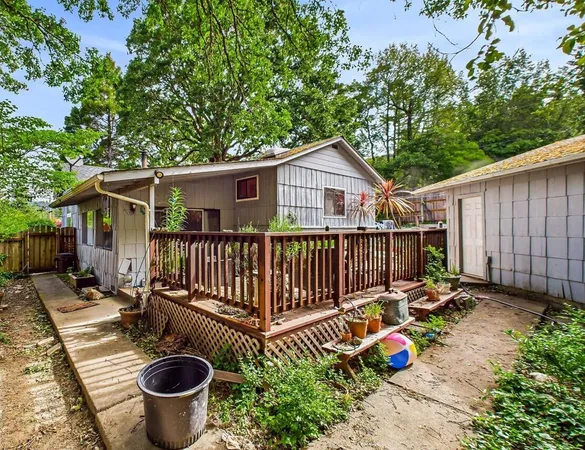 $305,000 | 90 Oak Street, Miranda, CA 95553