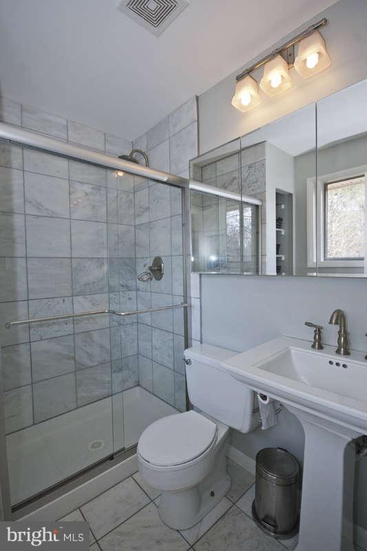 3301 Garrison Farms Road Baltimore, MD 21208 - Photo 12 of 28 Bath (Master)