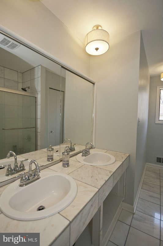 3301 Garrison Farms Road Baltimore, MD 21208 - Photo 16 of 28 Bath