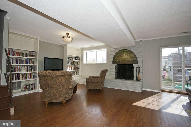 3301 Garrison Farms Road Baltimore, MD 21208 - Photo 18 of 28 Family Room