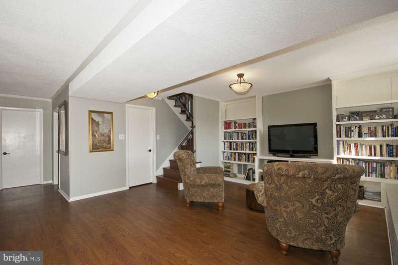 3301 Garrison Farms Road Baltimore, MD 21208 - Photo 19 of 28 Family Room