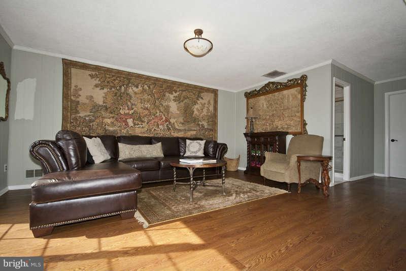 3301 Garrison Farms Road Baltimore, MD 21208 - Photo 20 of 28 Family Room