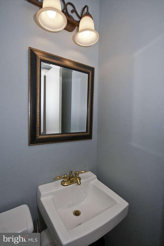 3301 Garrison Farms Road Baltimore, MD 21208 - Photo 3 of 28 Bath