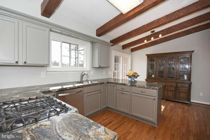 3301 Garrison Farms Road Baltimore, MD 21208 - Photo 7 of 28 Kitchen