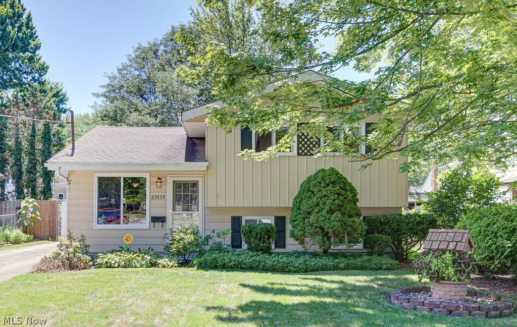 23939 Maple Ridge Road North Olmsted, OH 44070 - Photo 1 of 34 Gallery Image 1