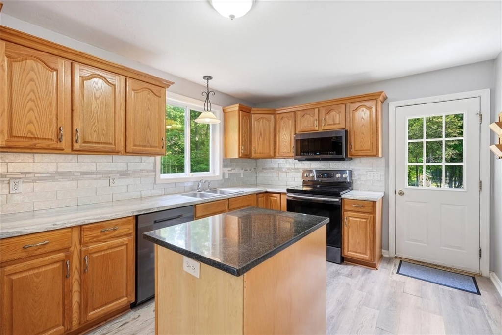8 Rebecca Road Freetown, MA 02702 - Photo 12 of 38