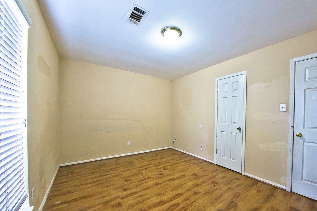 8234 Misty Vale Lane Houston, TX 77075 - Photo 11 of 15