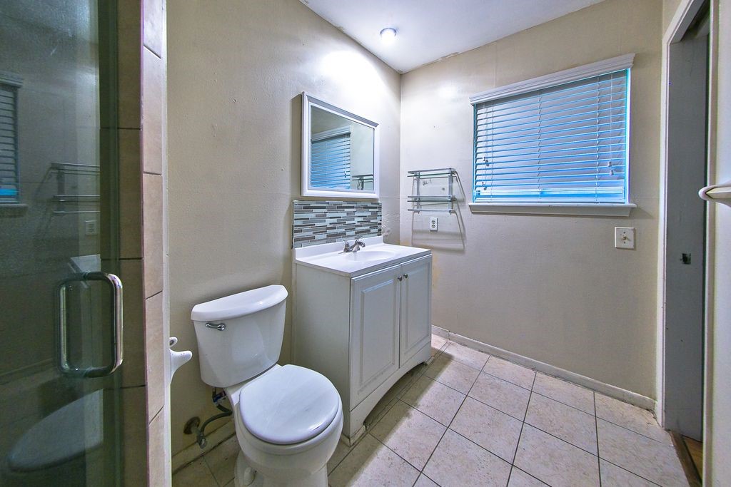8234 Misty Vale Lane Houston, TX 77075 - Photo 5 of 15
