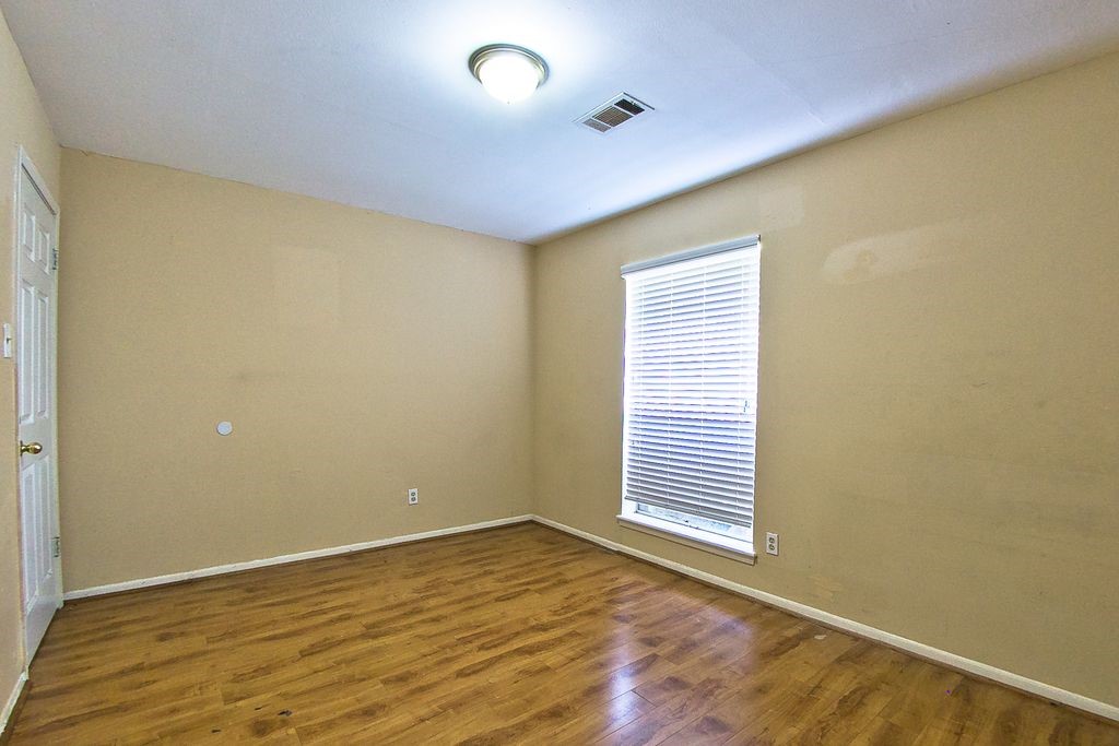 8234 Misty Vale Lane Houston, TX 77075 - Photo 7 of 15