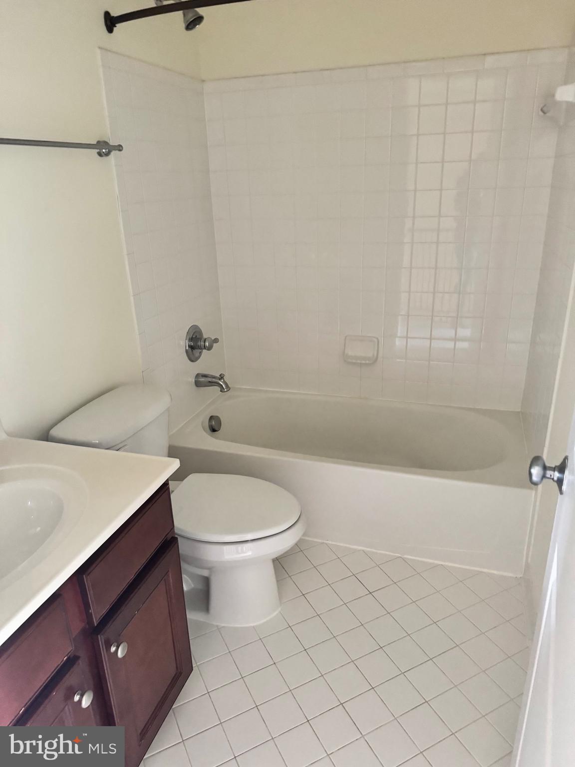 1608 Poplar Run Drive Silver Spring, MD 20906 - Photo 8 of 18 a bathroom with a toilet a sink and bathtub