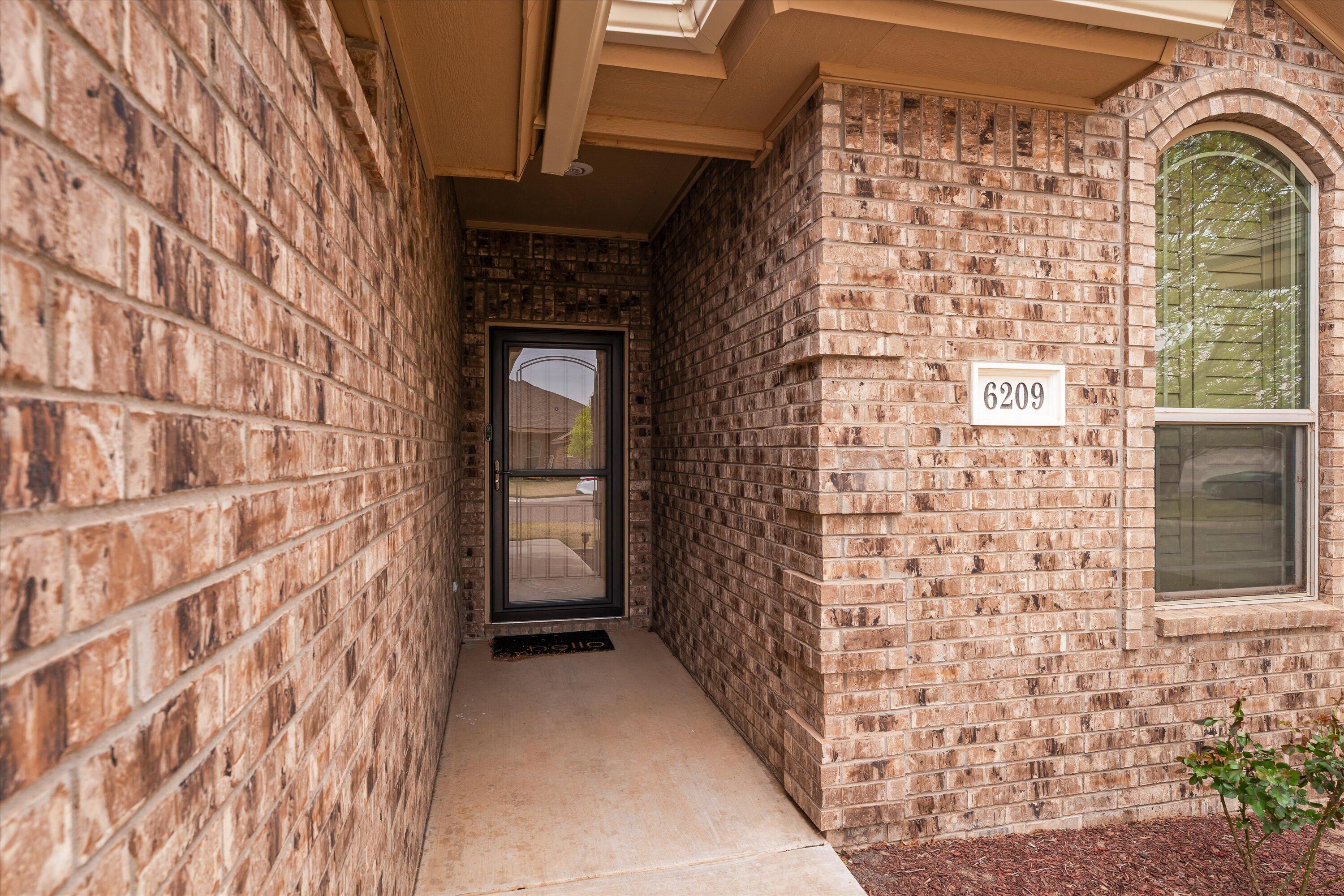 6209 101st Place Lubbock, TX 79424 - Photo 3 of 31 03-6209 101st St