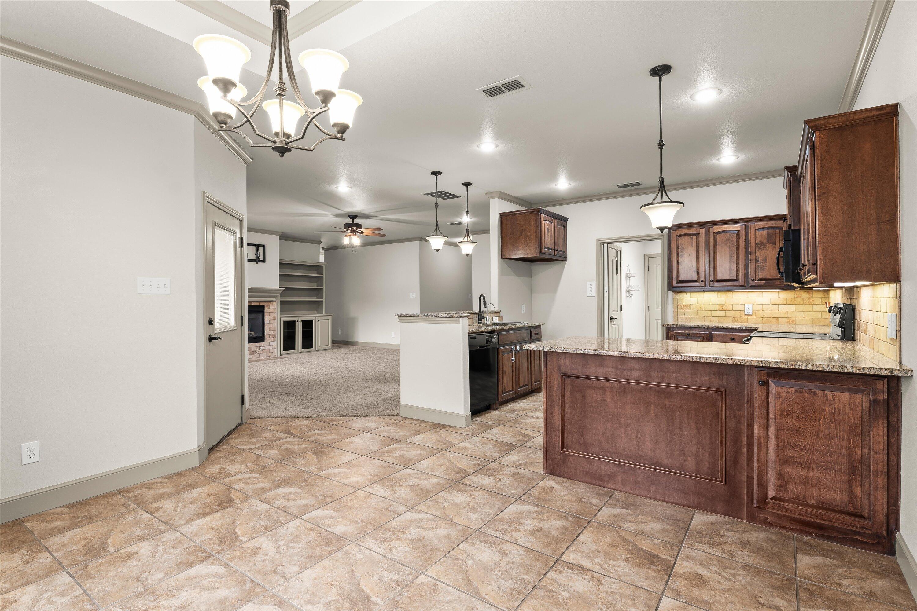 6209 101st Place Lubbock, TX 79424 - Photo 10 of 31 10-6209 101st St