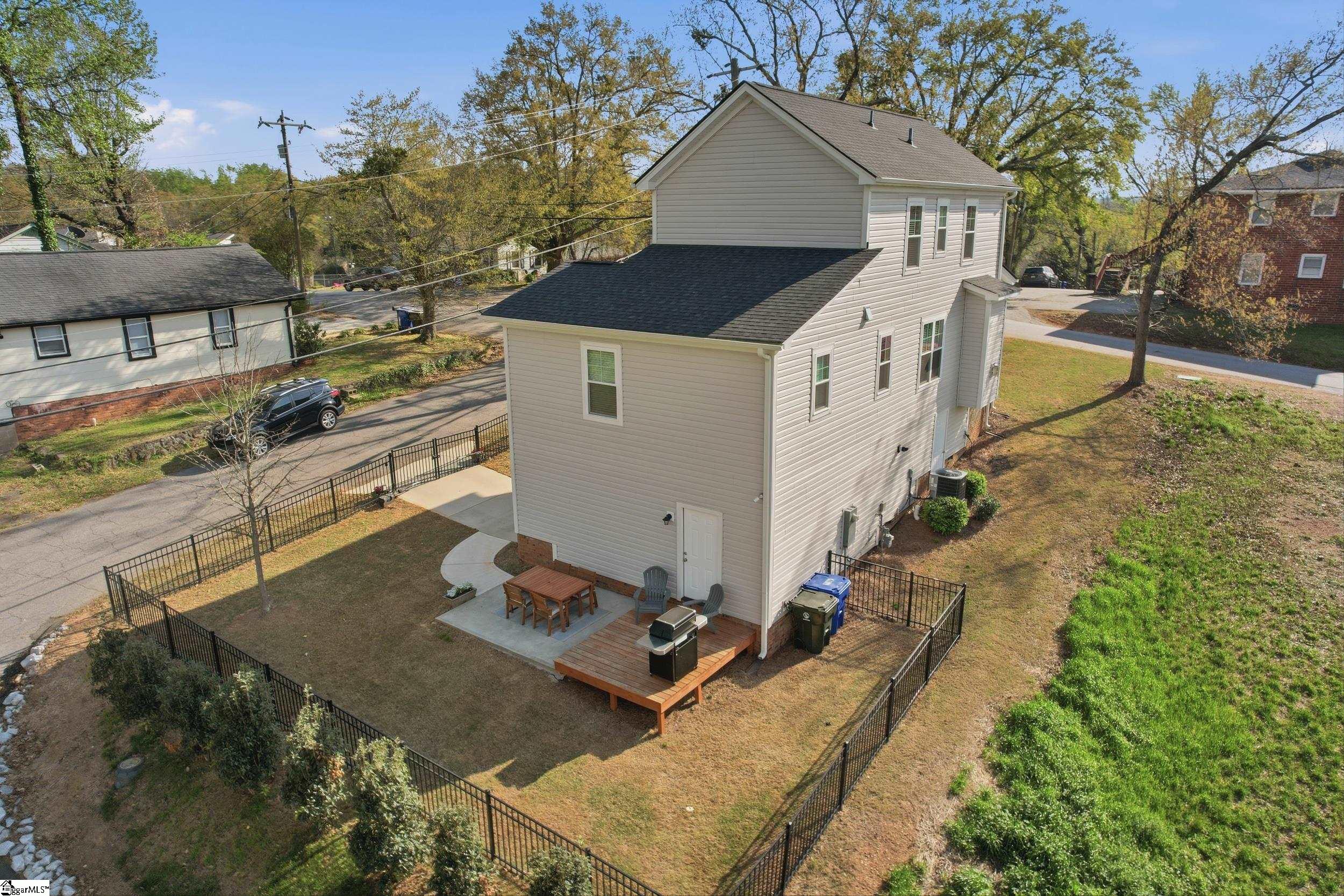139 Mt Eustis Street Greenville, SC 29607 - Photo 31 of 33
