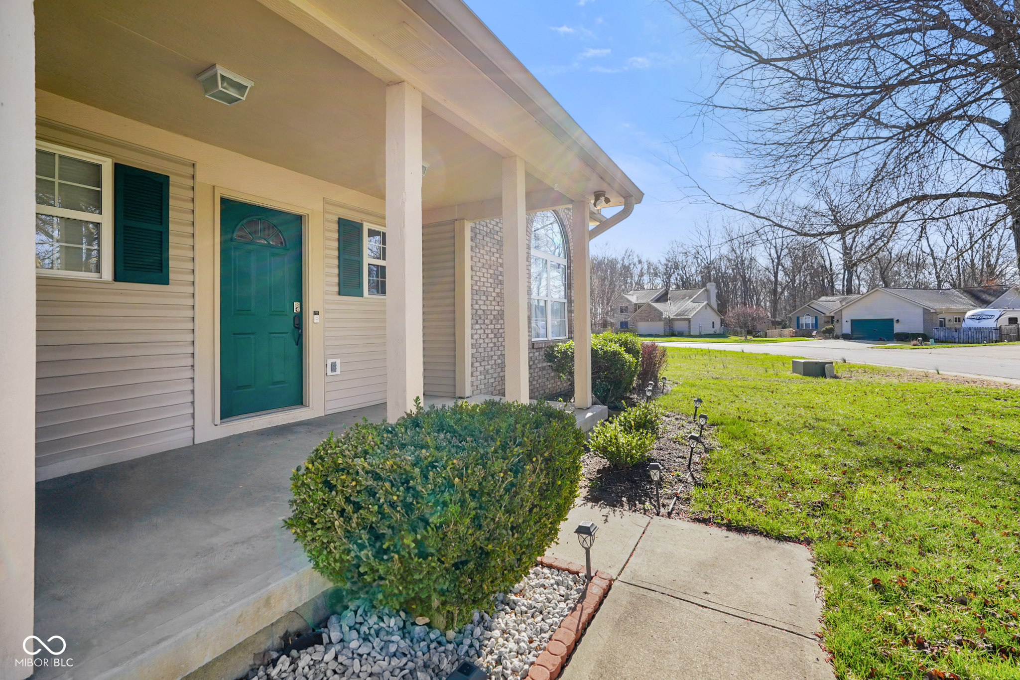 6116 Prairie Stream Way Columbus, IN 47203 - Photo 4 of 46 Gallery Image 4