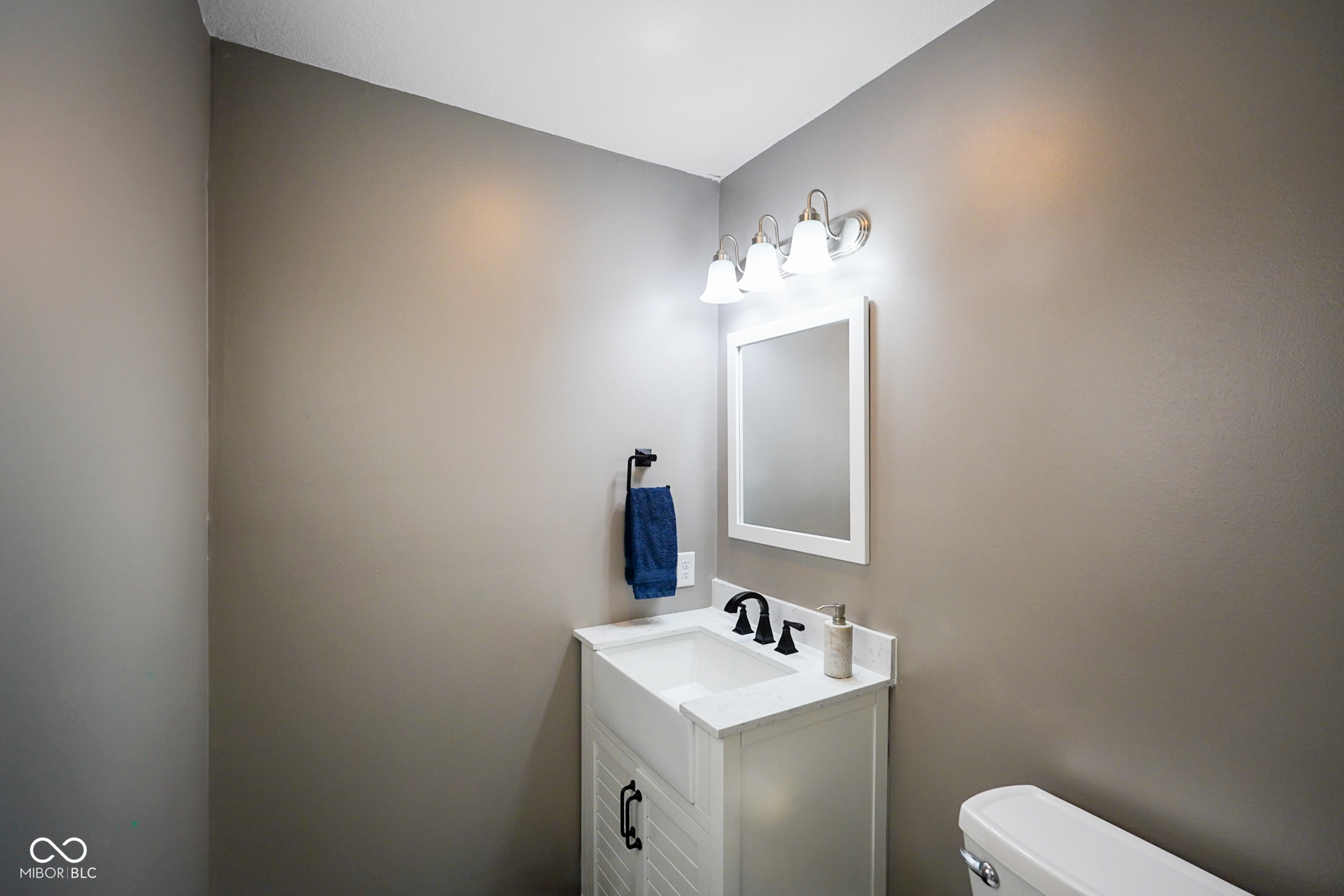 6116 Prairie Stream Way Columbus, IN 47203 - Photo 8 of 46 Gallery Image 8