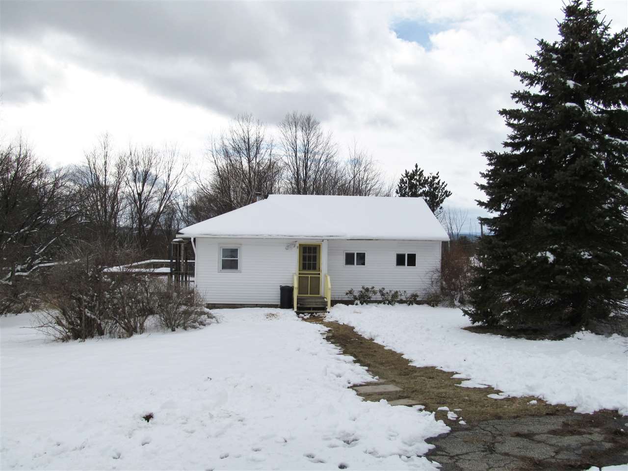 146 Snow Pond Road Concord, NH 03301 - Photo 2 of 28