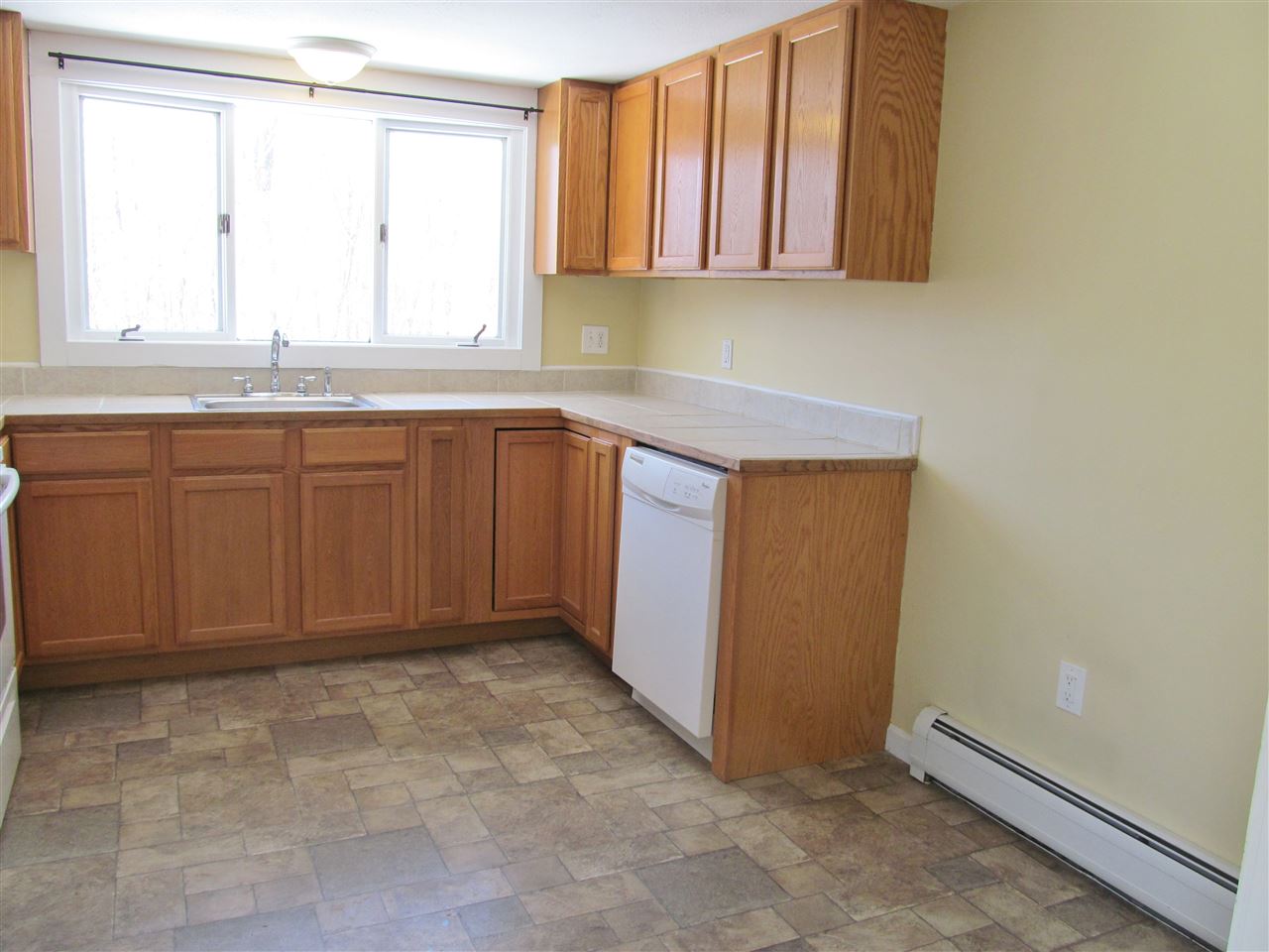 146 Snow Pond Road Concord, NH 03301 - Photo 7 of 28