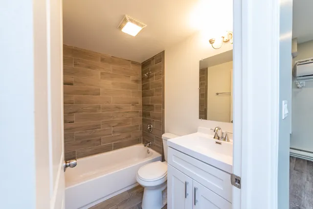 $1,000 | 1511 West Albion Avenue, Unit G, Chicago, IL 60626