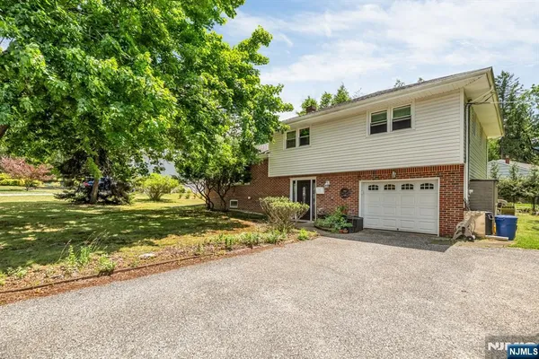 $1,049,000 | 310 Ruckman Road, Closter, NJ 07624