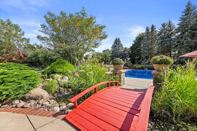 $1,099,000 | N40-w33325 Woodsview Drive, Nashotah, WI 53058