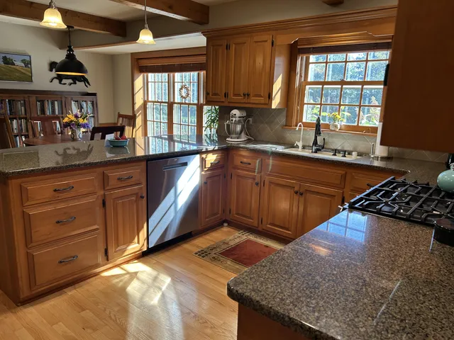 $1,099,000 | N40-w33325 Woodsview Drive, Nashotah, WI 53058