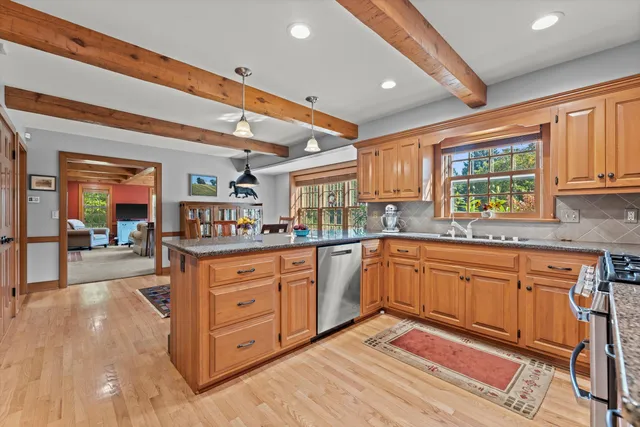 $1,099,000 | N40-w33325 Woodsview Drive, Nashotah, WI 53058
