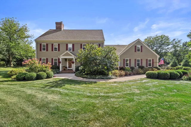 $1,099,000 | N40-w33325 Woodsview Drive, Nashotah, WI 53058