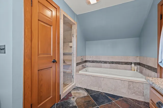 $1,099,000 | N40-w33325 Woodsview Drive, Nashotah, WI 53058