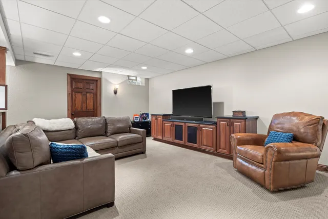 $1,099,000 | N40-w33325 Woodsview Drive, Nashotah, WI 53058