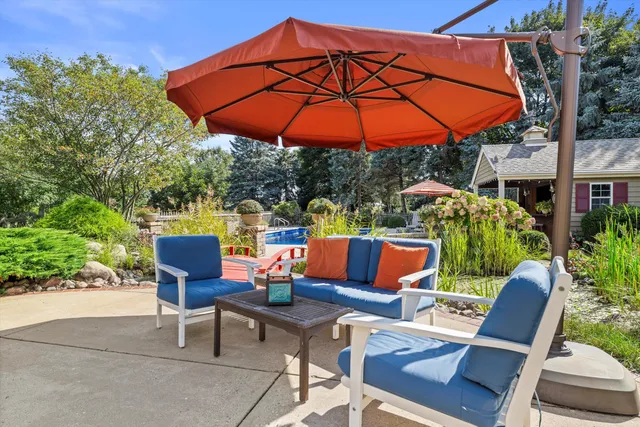 $1,099,000 | N40-w33325 Woodsview Drive, Nashotah, WI 53058