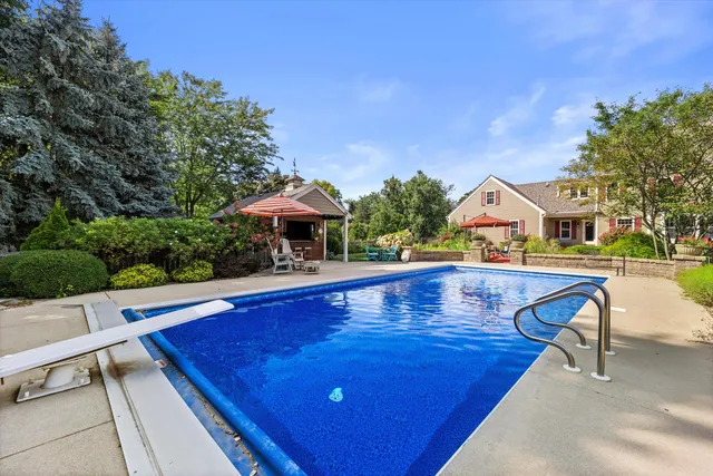 $1,099,000 | N40-w33325 Woodsview Drive, Nashotah, WI 53058