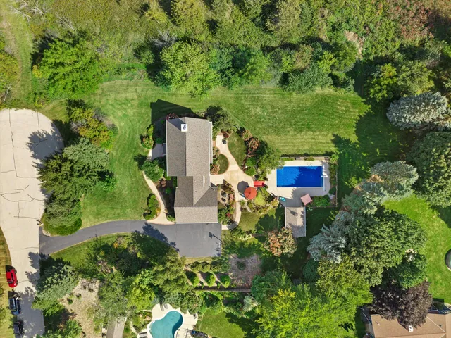 $1,099,000 | N40-w33325 Woodsview Drive, Nashotah, WI 53058